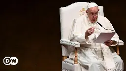 Pope Francis calls US Catholic Church 'reactionary' – DW – 08/28/2023