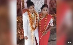 Lesbian Couple From Bengal Marries At UP Temple