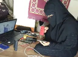 Yemeni women become mobile phone technicians to curb sextortion