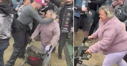 Video: Moshpit med rullator på Sweden Rock – Paula, 59, har blivit viral