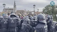 Regensburg: 200 Gegendemonstranten stoppten „Anti-Ampel“ Demo von ca. 400 Rechten bis Rechtsextremen und Querdenkern, der Demozug wurde umgeleitet und von einer anderen Gegendemo aufgehalten.