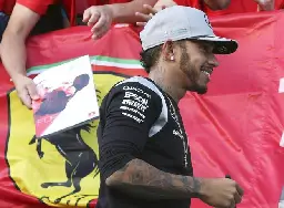 Hamilton dal 2025 sarà un pilota della Ferrari: «La scelta più difficile della mia vita»