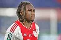 Fulham meldt zich bij Ajax voor Bassey (17 miljoen)