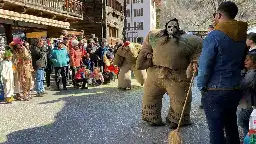 Les Alpes Suisses : Entre traditions et superstitions - Le carnaval du Valais (Episode 1/4 - Saison 2) - Play RTS