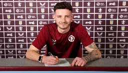 Kerr Smith pens pro deal and seals loan