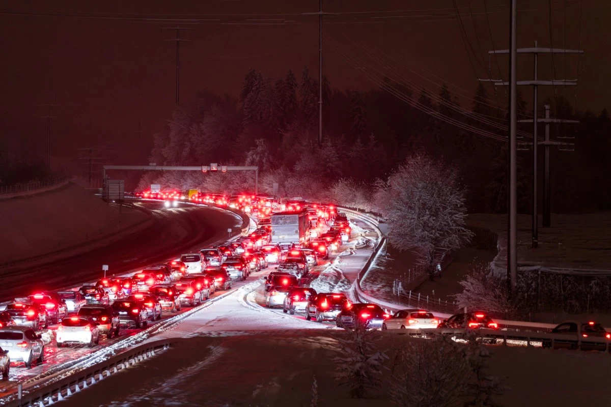 Swiss reject plans for bigger motorways and extra rights for landlords