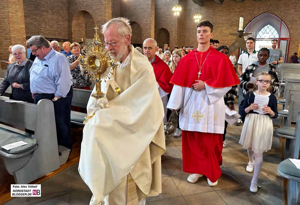 Schätzungsweise 50 Prozent der Katholik:innen denken über einen Kirchenaustritt nach - Nordstadtblogger