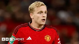 Donny van de Beek close to joining Girona from Manchester United