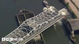 New York bridge gets stuck open after getting too hot