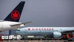 Air Canada kicks off passengers who refused vomit-smeared seats