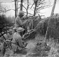 French soldiers with a Chauchat Light Machine Gun, Western Front, WW1, 1918