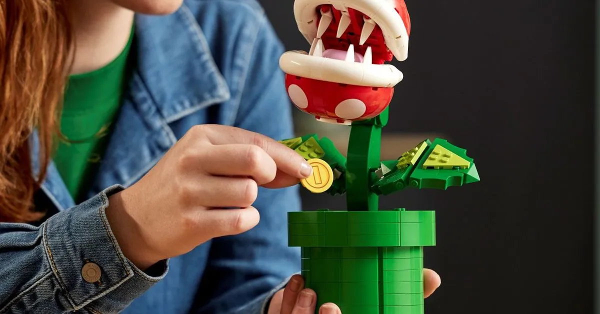 Lego’s awesome $60 Super Mario Piranha Plant just earned a spot in my brick garden