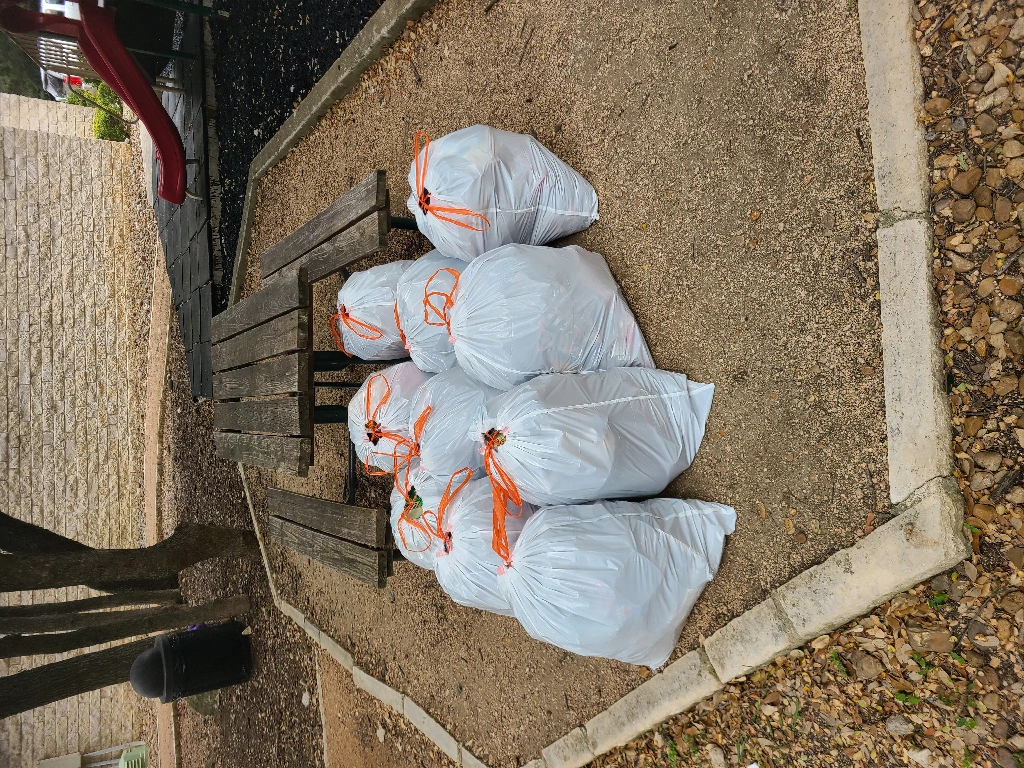 10 large kitchen trash bags