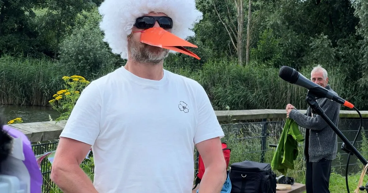 Maarten wint NK vogels imiteren met een 'toktok' van de kip