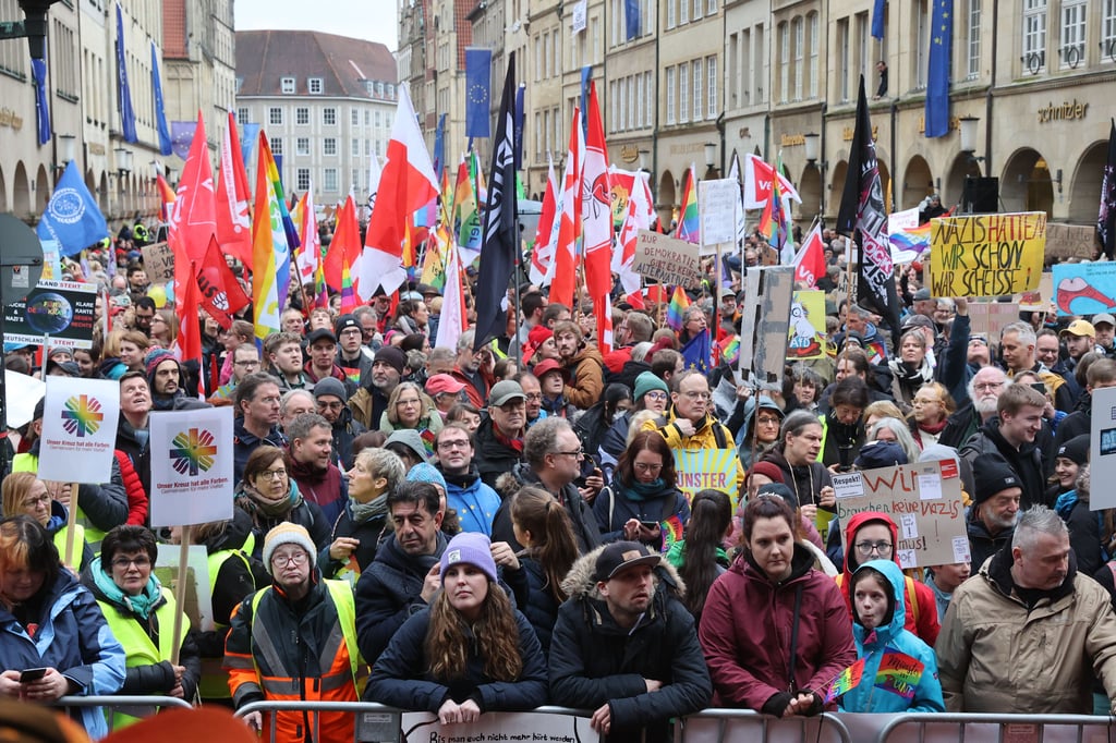 Zehntausende pfeifen die AfD aus