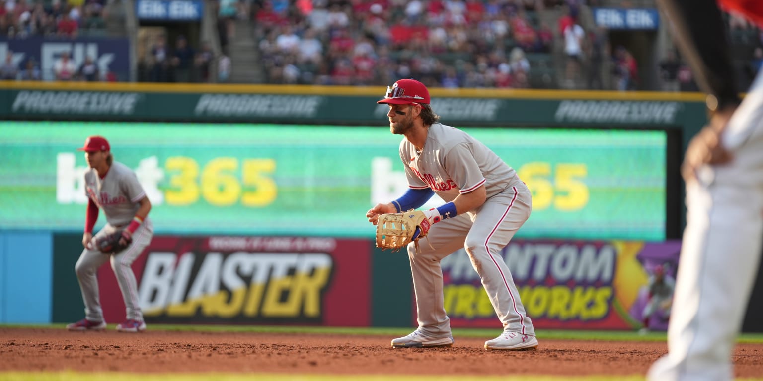 Harper acrobatic in first career start at 1B