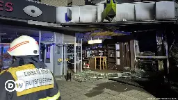 Germany: Police investigate blast at Cologne cafe – DW – 09/25/2024