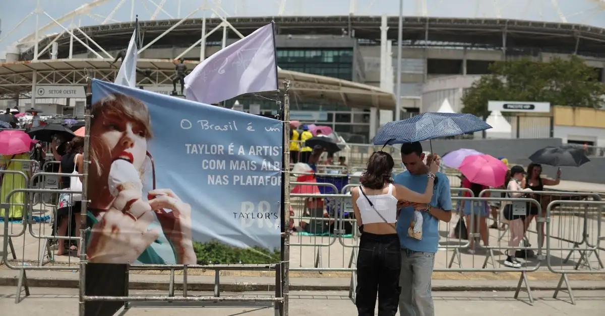 Rio police investigate Taylor Swift concert organizers after fan's death