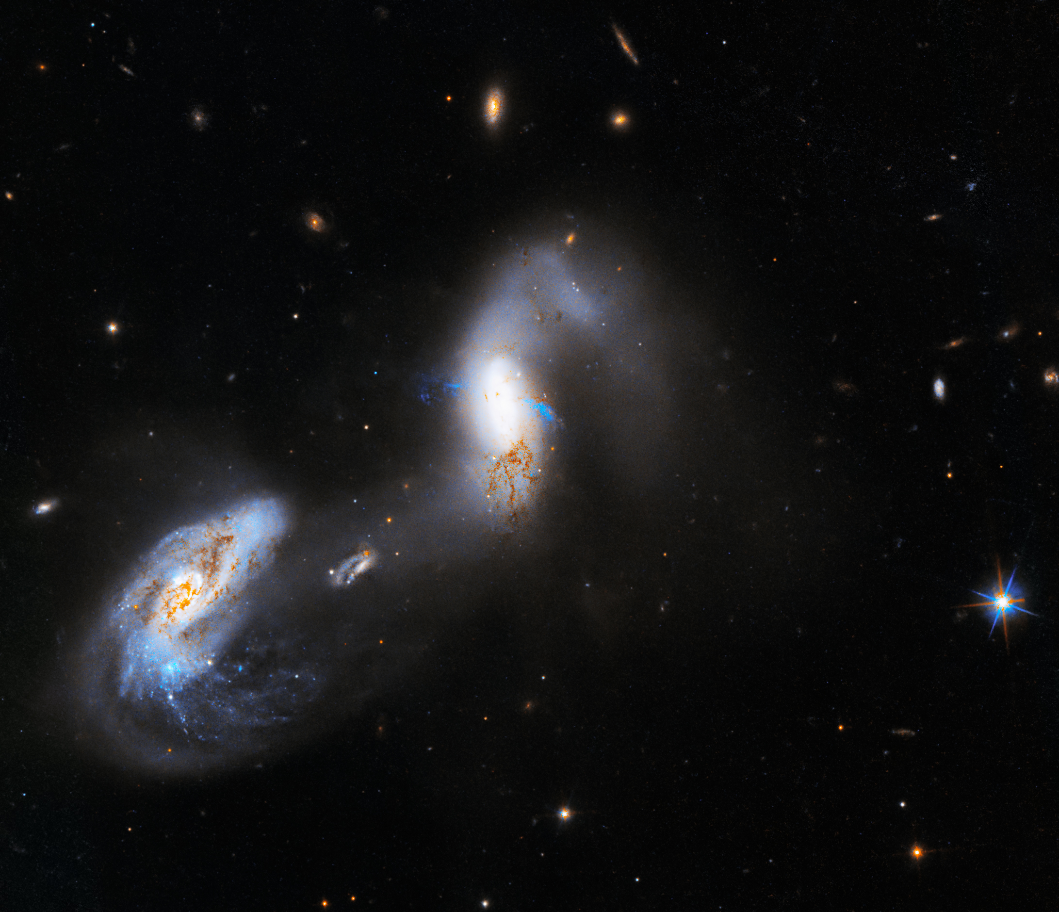 Hubble Captures Extraordinarily Bright Interacting Galaxies