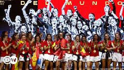 Spain: Women's football team won't play until boss is ousted – DW – 08/25/2023