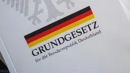 Warum steht "Rasse" noch im Grundgesetz?