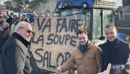 Colère des agriculteurs : "va faire la soupe salope" les députés RN de l'Aude s'affichent devant une pancarte faisant référence à une insulte adressée à Sandrine Rousseau et Marine Tondelier