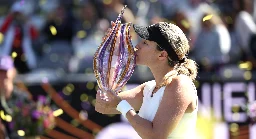 Danielle Collins storms to Charleston title, extends winning streak to 13 matches in a row | Tennis.com