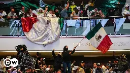 Mexico president signs contested law to elect all judges – DW – 09/16/2024