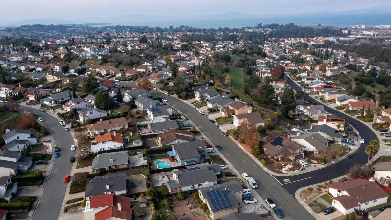 Realtor settlement on commission-fixing could create seismic changes in how Americans buy homes | CNN Business