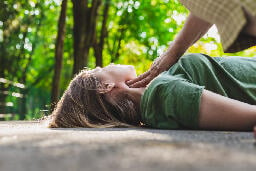 Women are less likely to receive CPR in public than men: Study