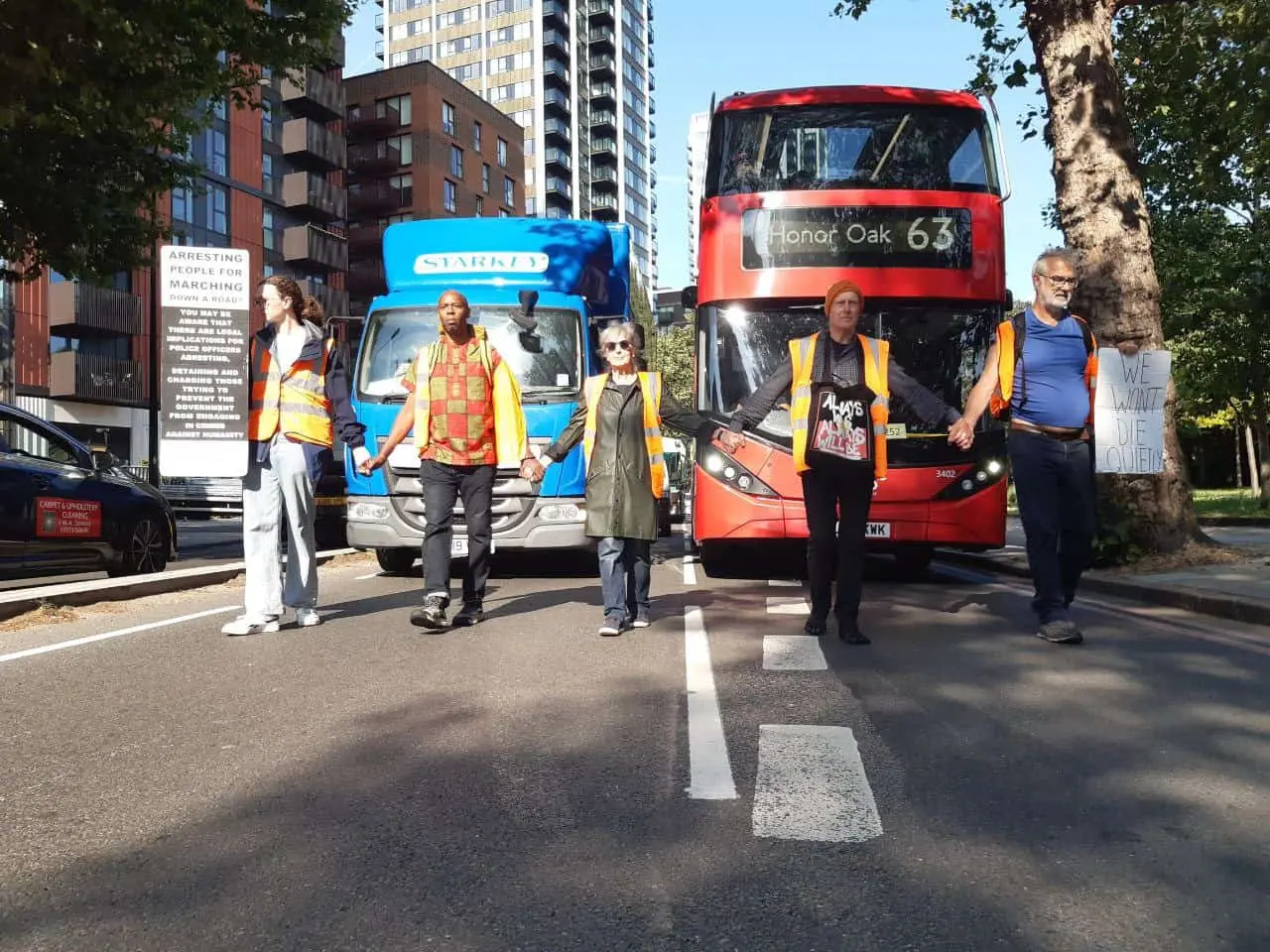 Just Stop Oil marchers kettled by counter-protestors as scientists warn ‘we are damned fools’ for not acting on crisis – Just Stop Oil