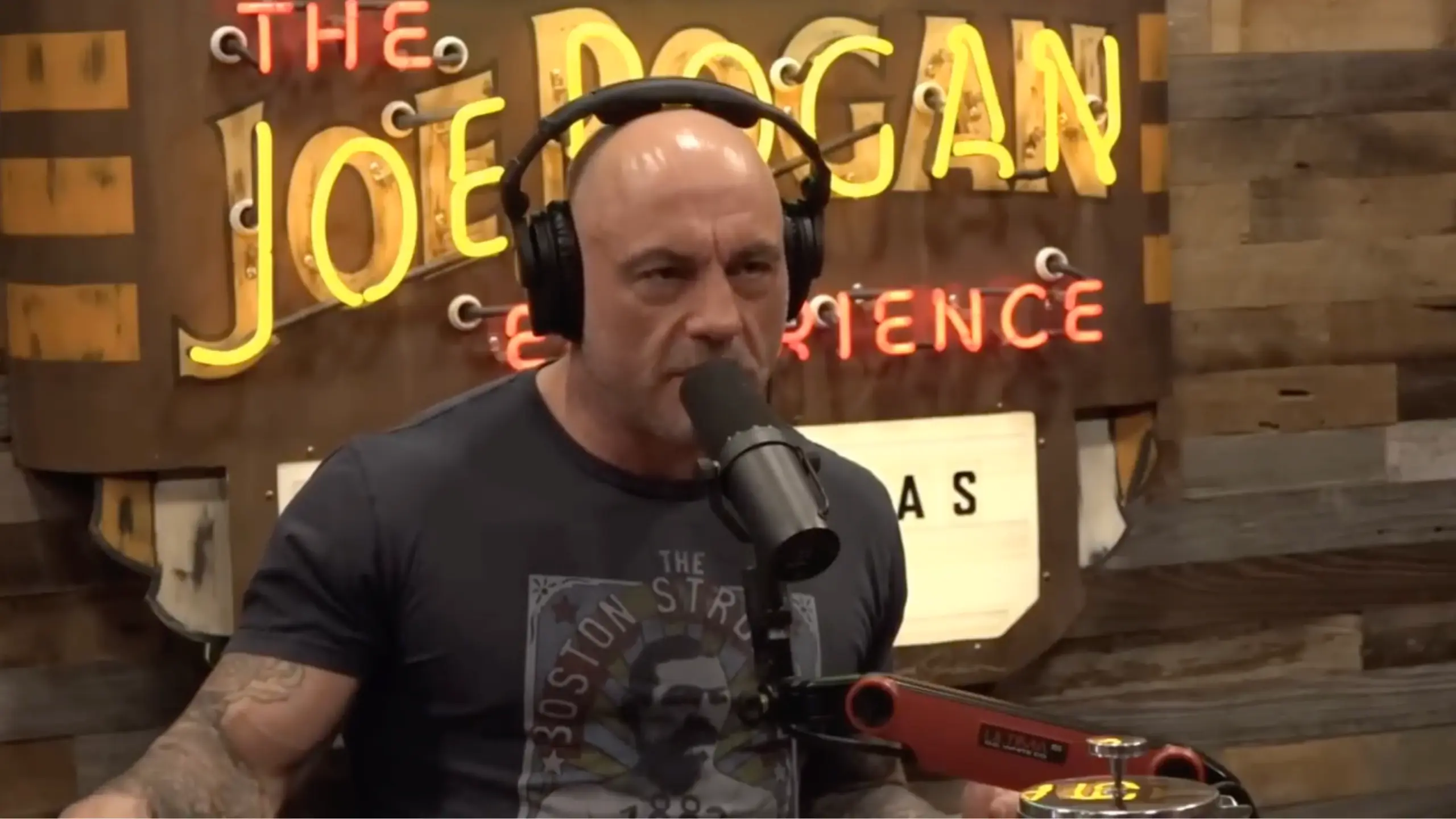 Joe Rogan Praises ‘No-Nonsense’ Tucker Carlson, Predicts ‘He Could Win’ The Presidency in 2028