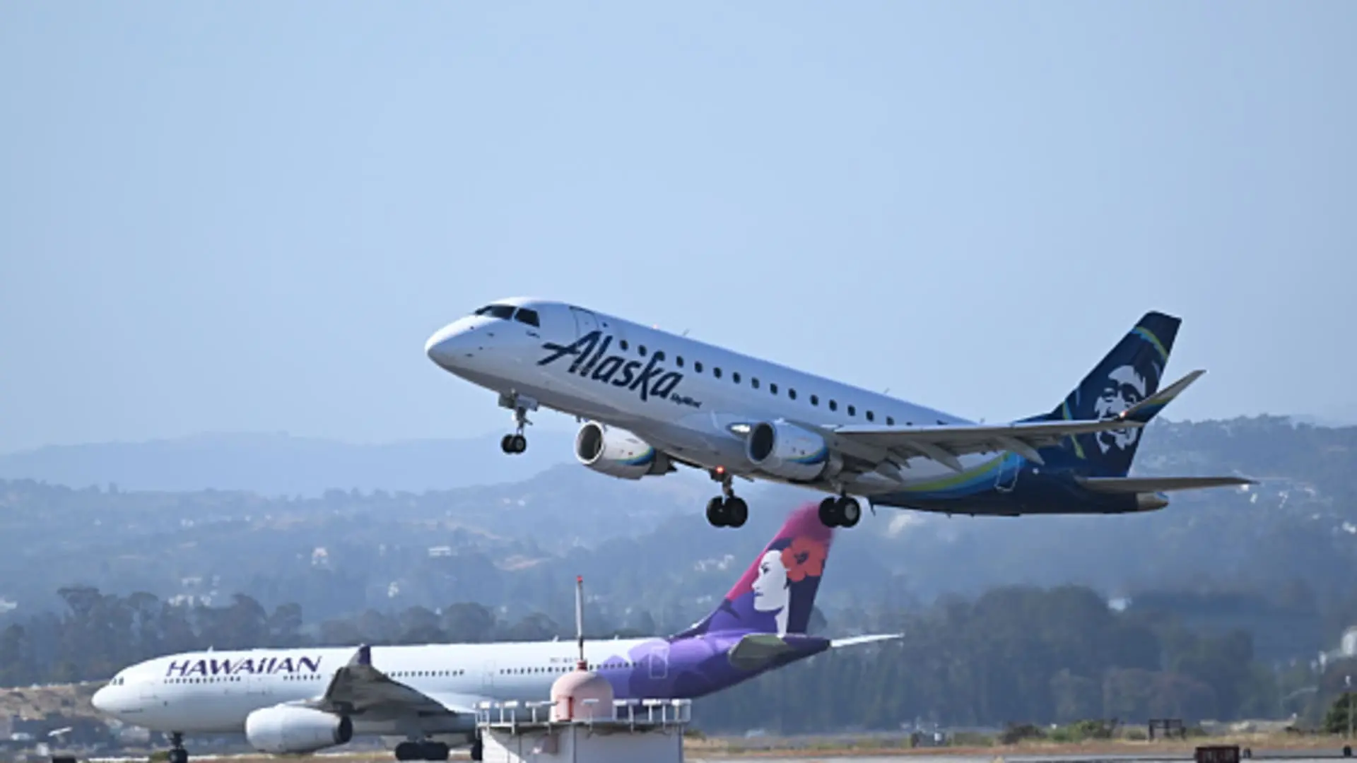 Alaska Airlines says it's buying Hawaiian Airlines in $1.9 billion deal