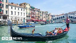 Venice to ban large tourist groups and loudspeakers