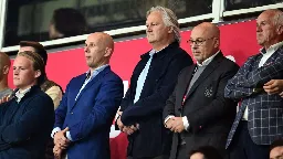 Van Halst keert na directie-uitstap niet terug in rvc Ajax