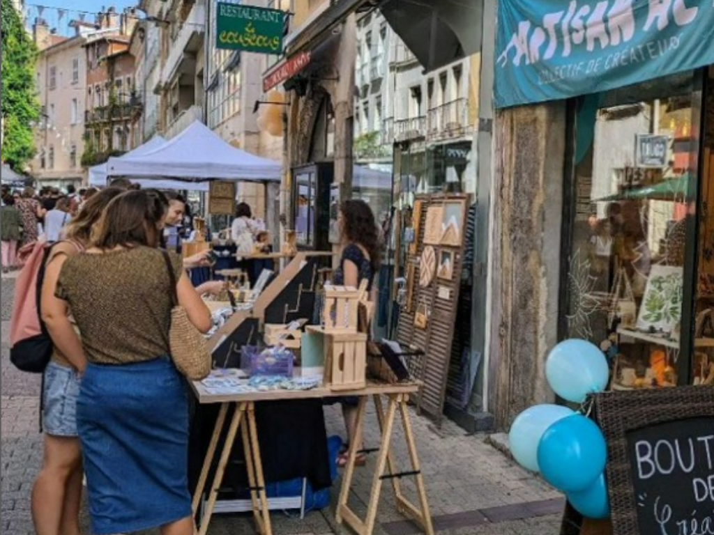 Grenoble : une immense braderie est organisée dans les rues, voici quand