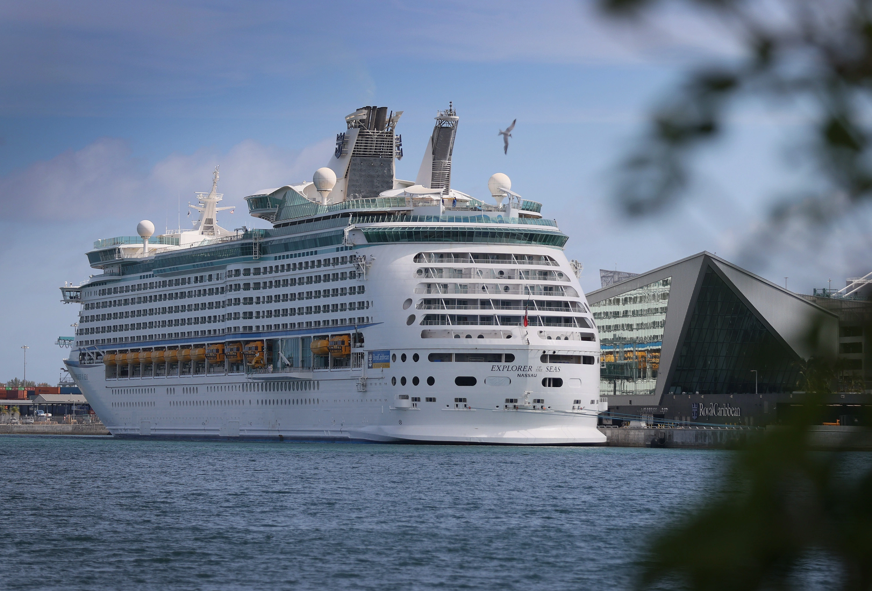 Cruise ship plays 'Titanic' music as it suddenly tilts to one side