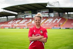 SIGNED | Ex-Wales international Hannah Keryakoplis signs for Wrexham