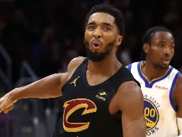 Mitchell scores 31, Cavs beat Warriors for 1st time since 2016