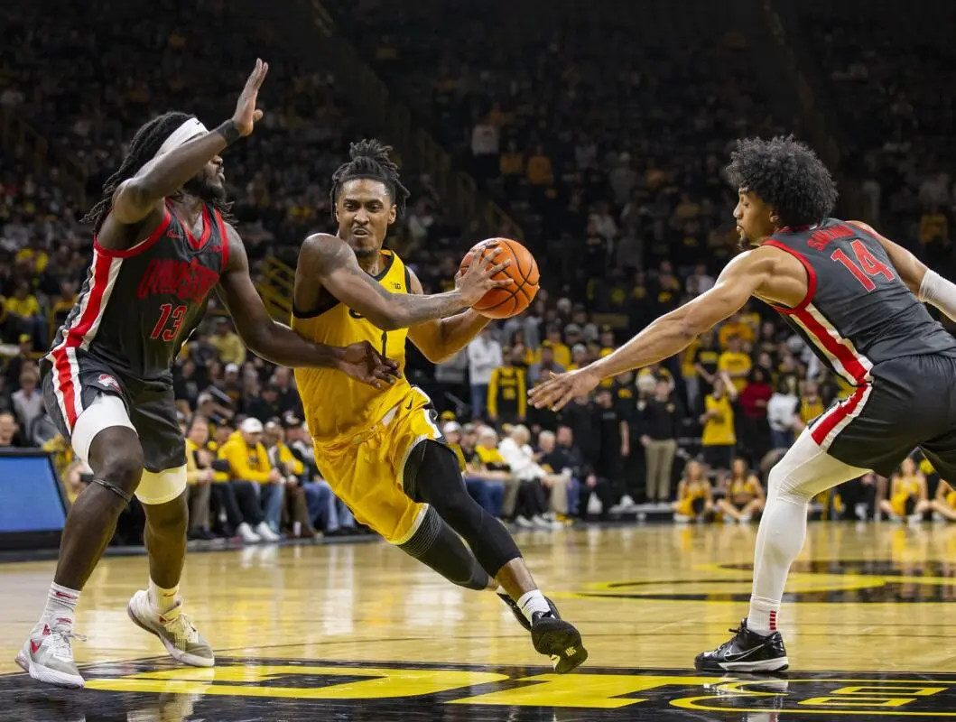 Former Hawkeye Ahron Ulis allegedly placed almost 2,000 sports wagers