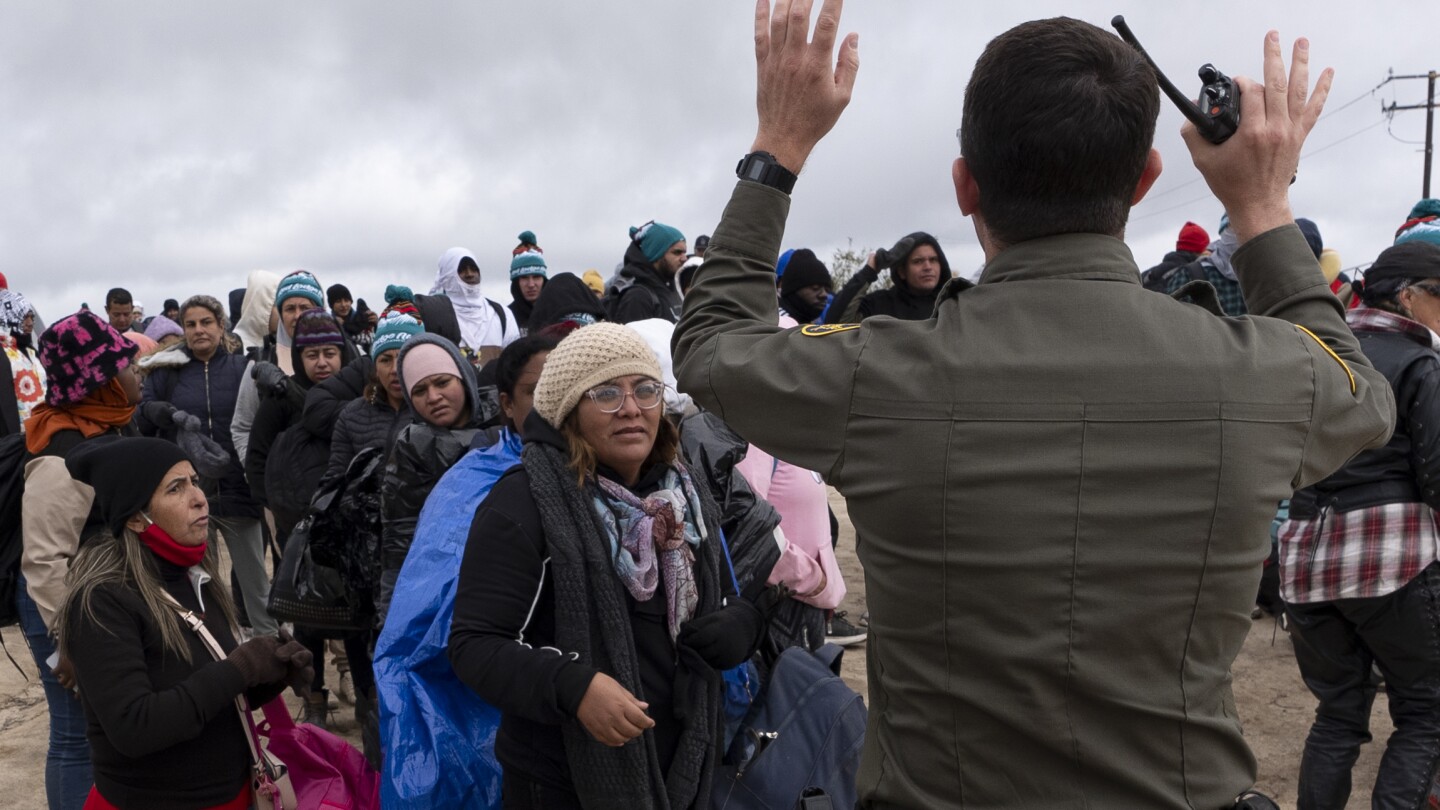 México endurece normas para peruanos dentro de su estrategia de visas para frenar migración a EEUU