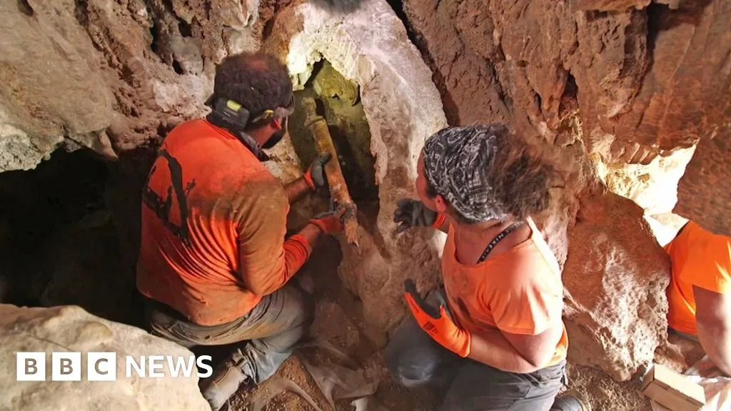 Dead Sea reveals four 1,900-year-old Roman swords in cave