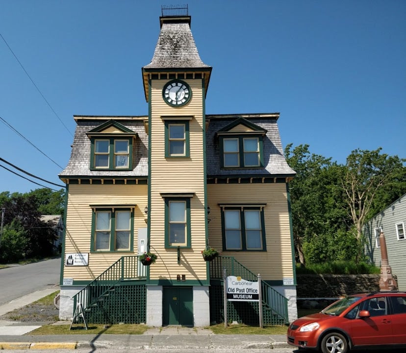 Picture of the clock tower.