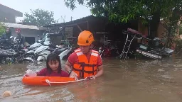 Typhoon leaves at least seven people dead and thousands displaced in the Philippines