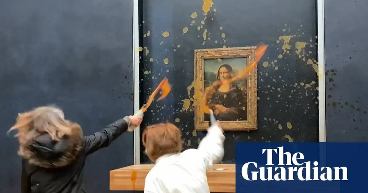 Protesters throw soup at Mona Lisa in Paris