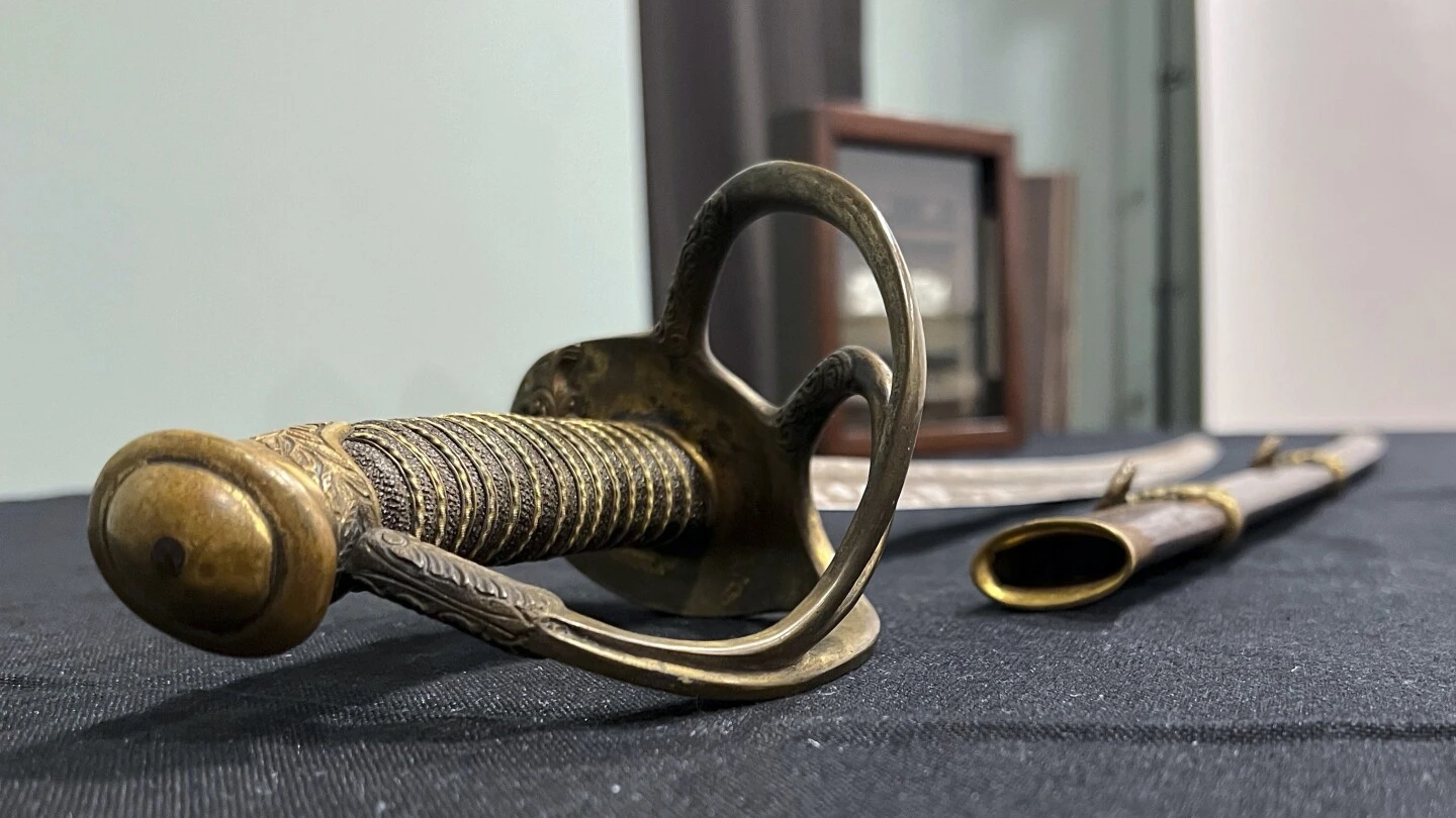 Civil War General William T. Sherman's sword and other relics to be auctioned off in Ohio