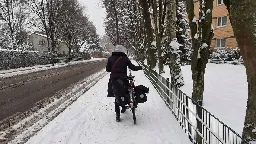 (S+) Schneeräumung in Großstädten: Vereiste Radwege, freie Autostraßen – wie kann das sein?