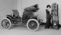 A lady charging an electric car in 1912