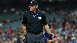 MLB ump Ángel Hernández retiring after 3 decades