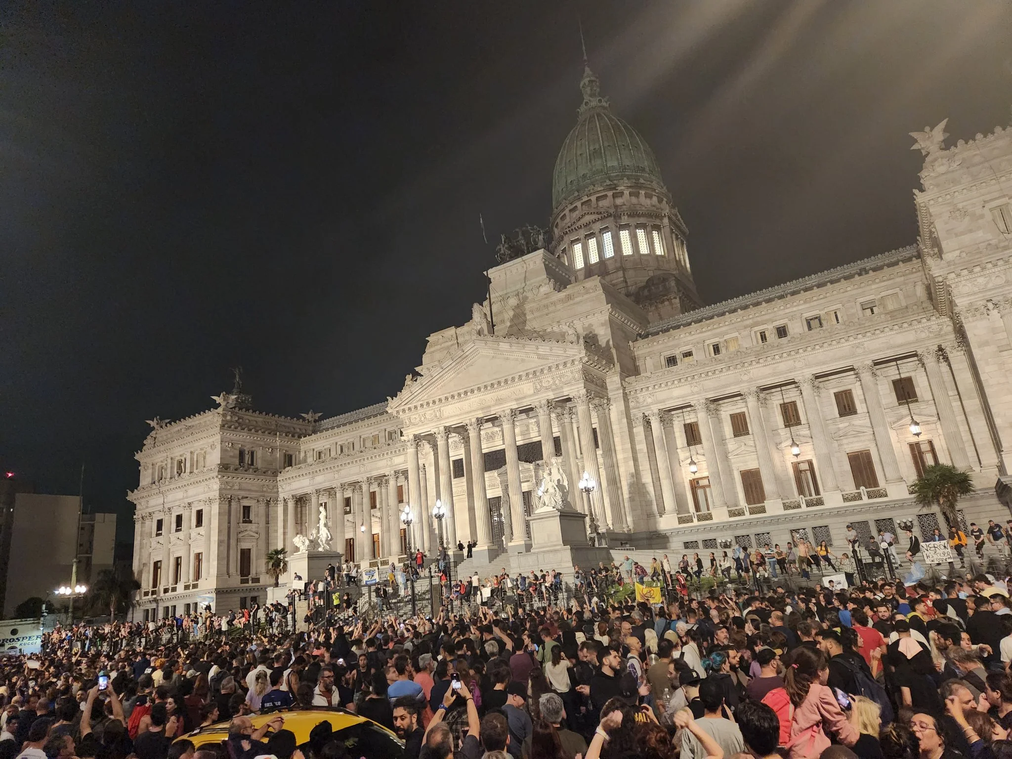 Protests erupt in Argentina against President Javier Milei’s economic shock decree - Argentina Reports